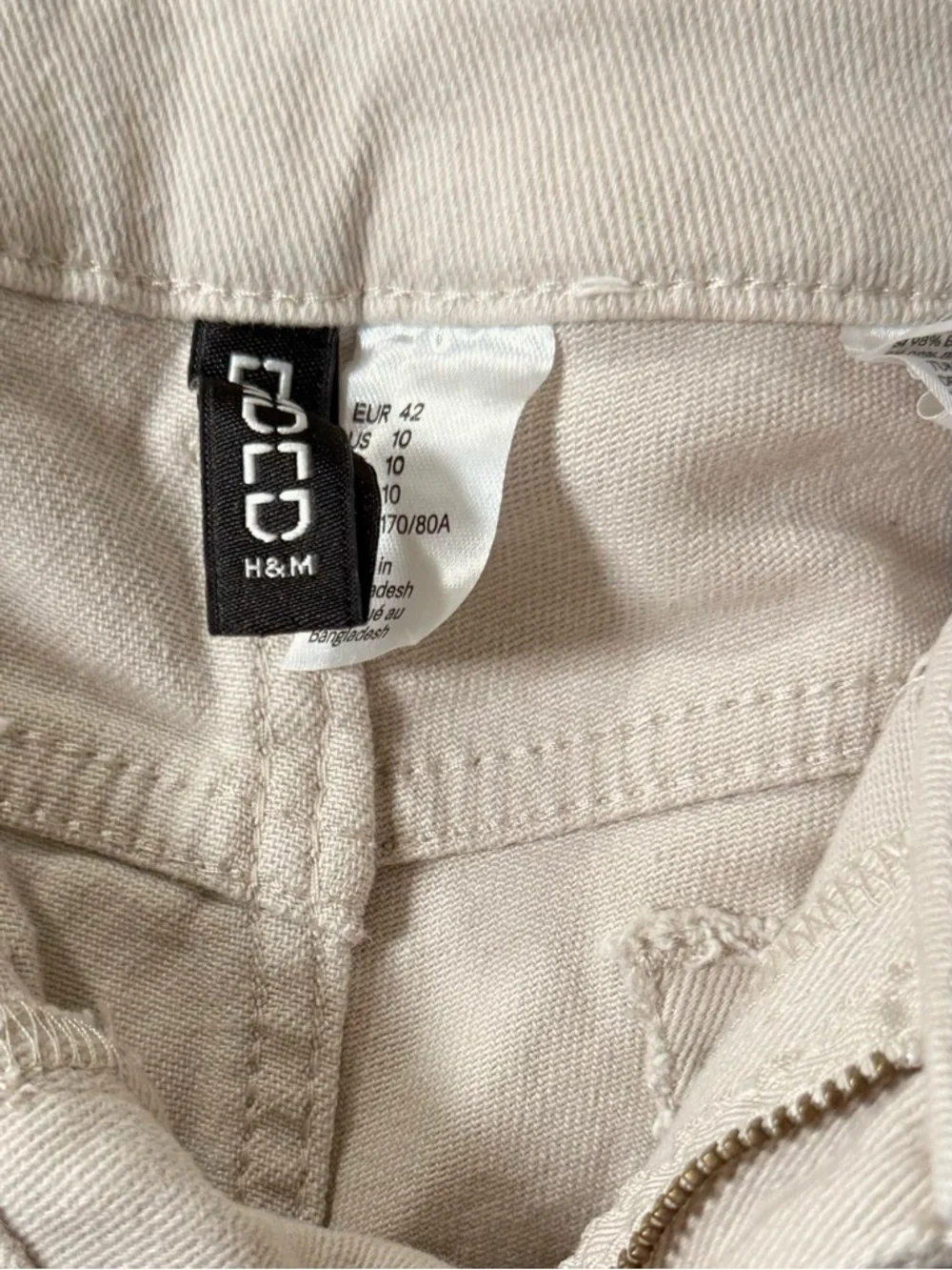 H&M Divided Beige/Cream Bootcut Jeans Size 10